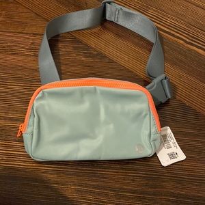 Lululemon everywhere belt bag- new